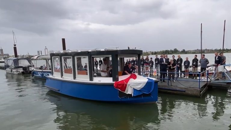 SOCAS neemt nieuwe elektrische boot ‘Fluuster’ in gebruik