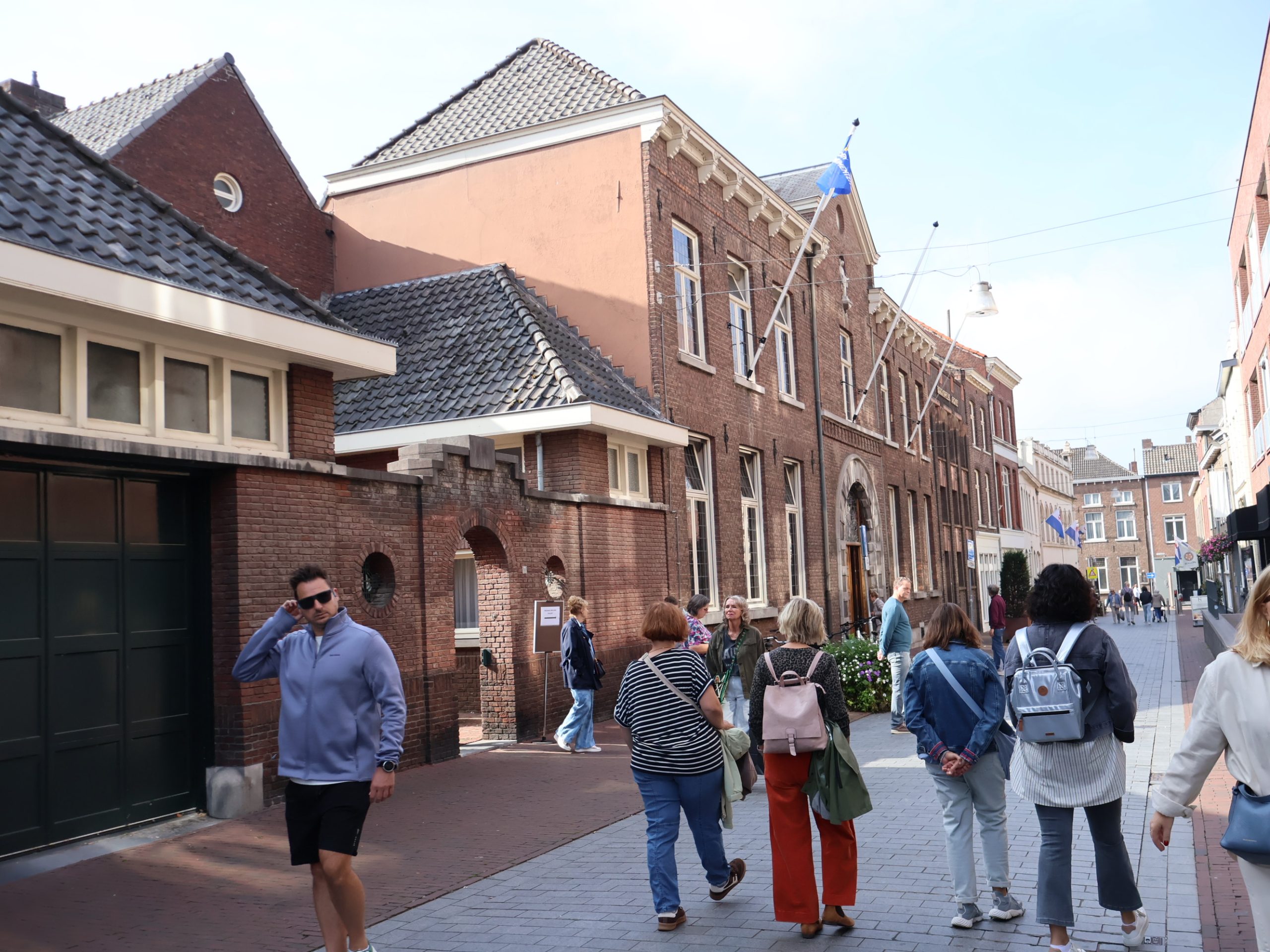 ?? Laatste bezoekmogelijkheid aan bisschopshuis Roermond trekt veel volk