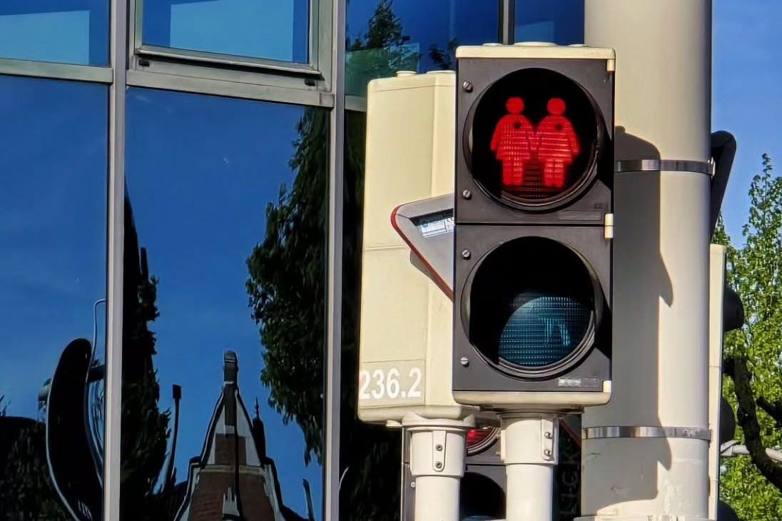 Stoplichtpoppetjes met zelfde geslacht leiden tien jaar na plaatsing tot digitale reuring