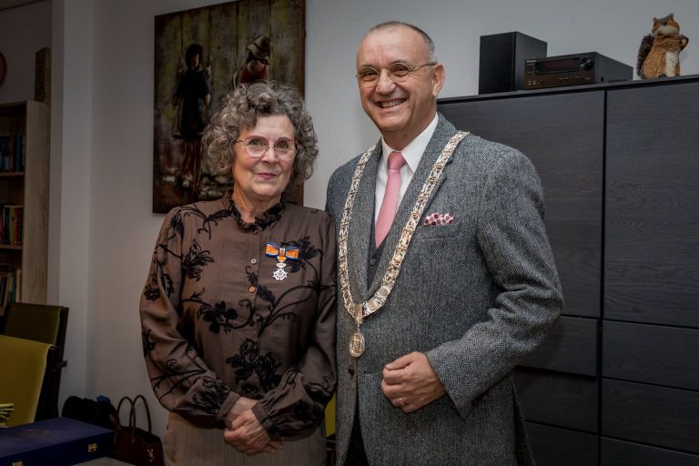 Koninklijk lintje voor Gertje Koenen (68) voor betrokkenheid bij EHBO-vereniging Pey-Echt