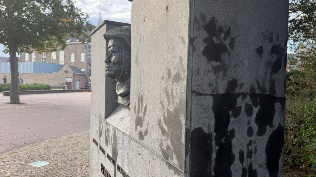 Edith Stein-monument besmeurd: kwajongenswerk, maar de daders staan op beeld
