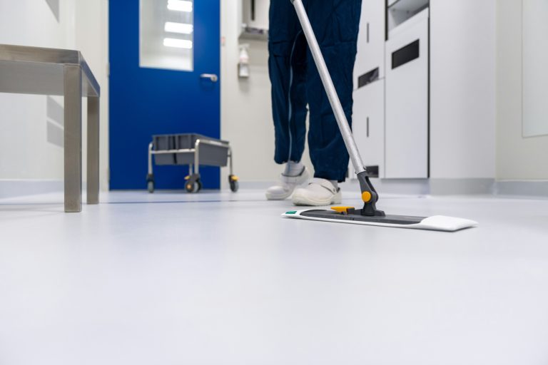 Schoonmaakbedrijf uit Roermond met 39 medewerkers failliet
